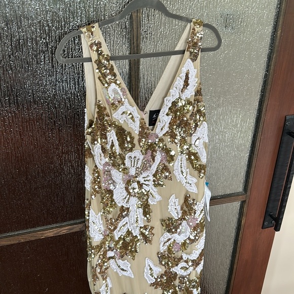 NWT $598 Mac Duggal size 12 v-Neck Sleeveless Floral Embellished  Sequin Gown - Picture 6 of 15